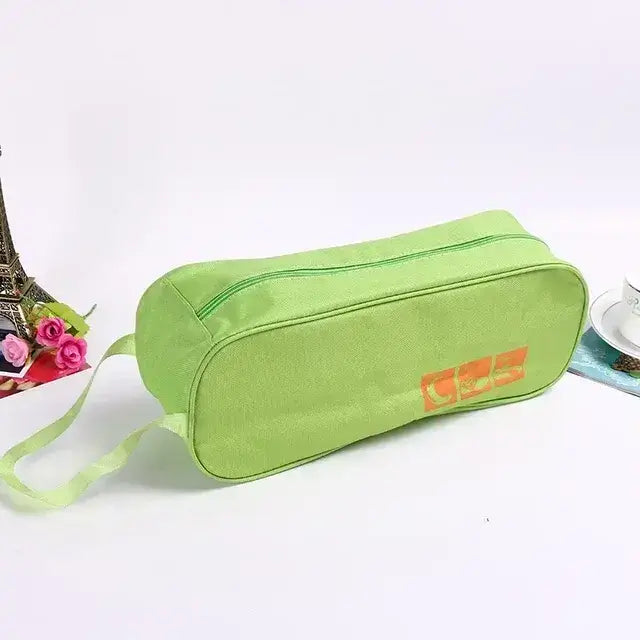 Stylish green gym bag for women, perfect for fitness training and organizing workout gear.